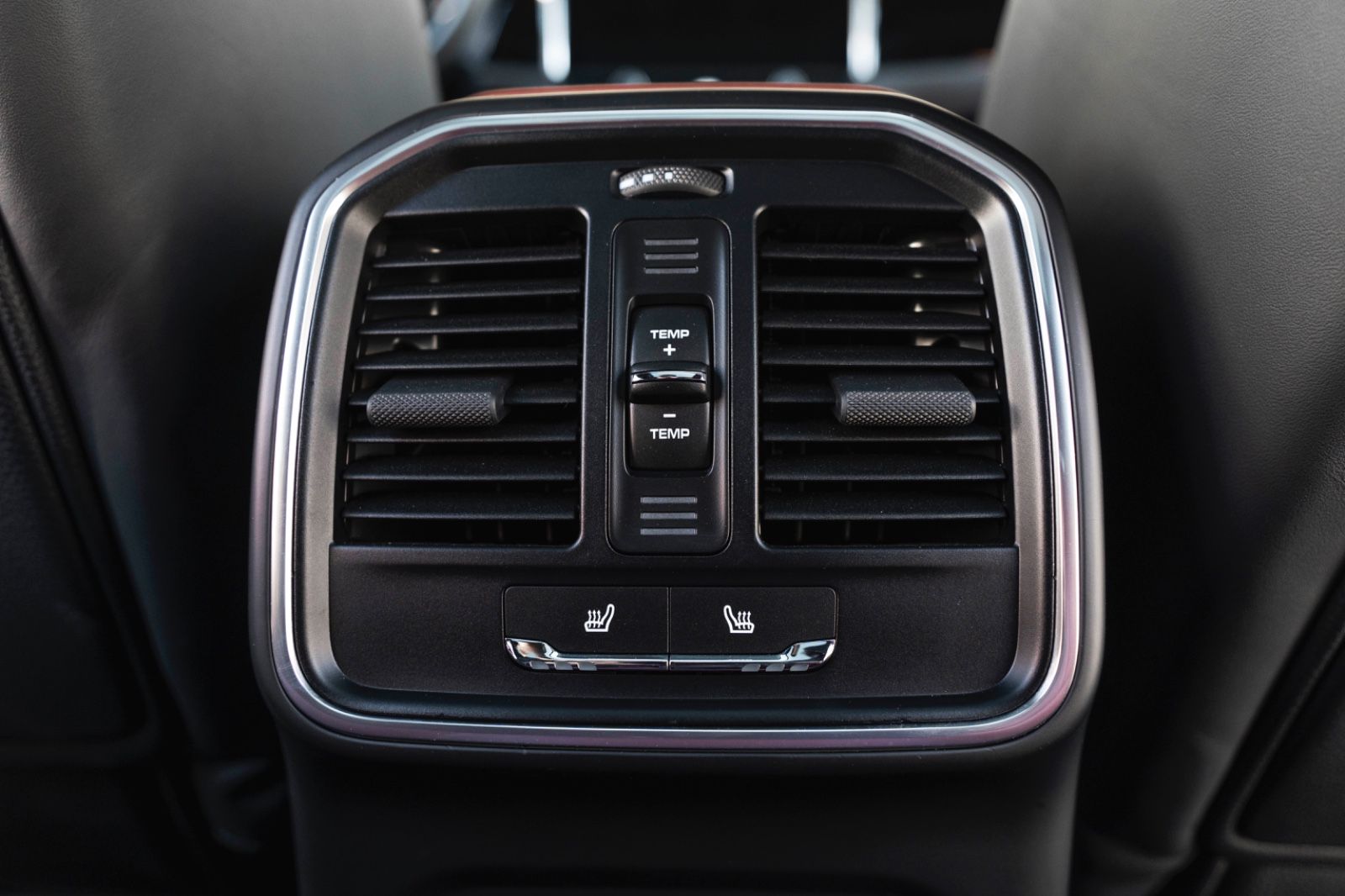 Fahrzeugabbildung Porsche Macan PASM CHRONO LED CARPLAY PANO 360° BOSE PDC