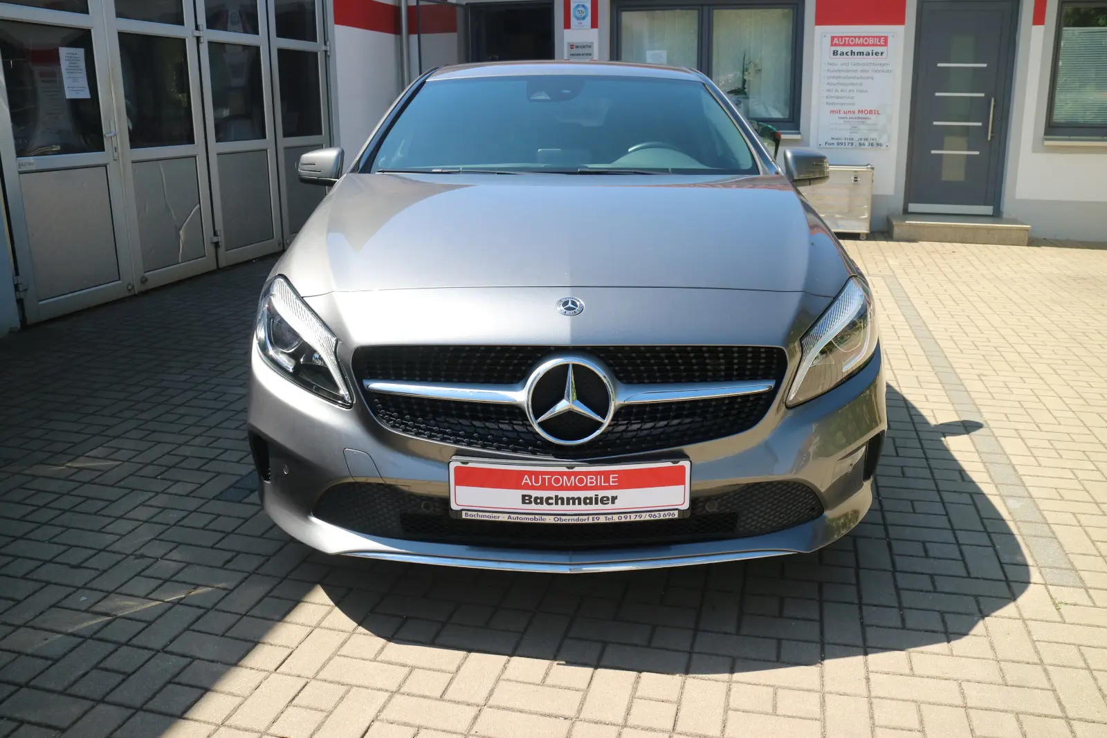Mercedes-Benz A 180-Urban-Line- Kamera-NAVI-LED-GRA-