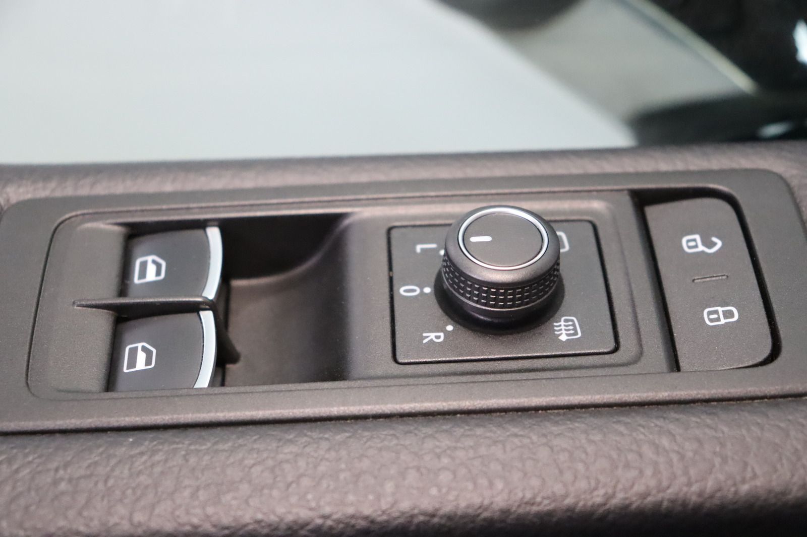 Fahrzeugabbildung Volkswagen T6 2.0 TDI Multivan Highl. * ACC 2xSchiebet LED