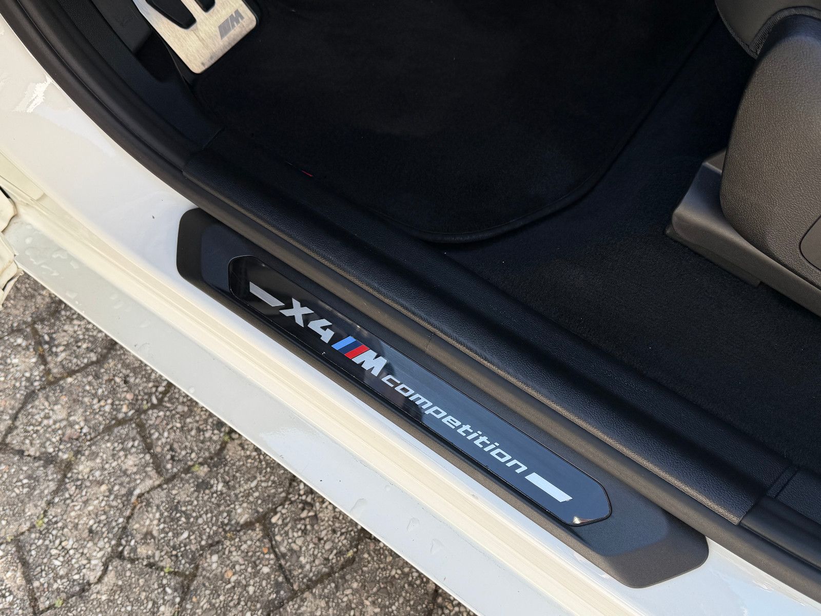 Fahrzeugabbildung BMW X4 M Competition/HUD/HARMAN-KARDON/S-DACH/AMBIEN