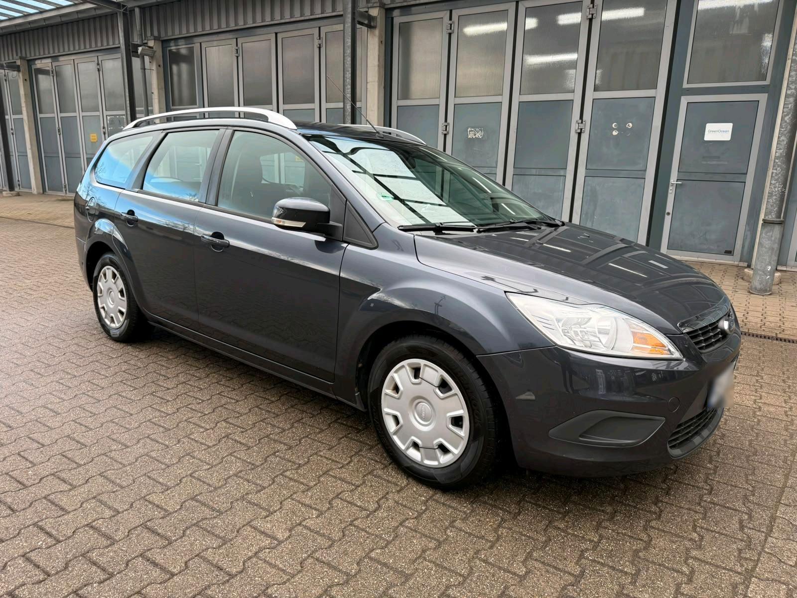 Ford Focus 2010 — photo 8