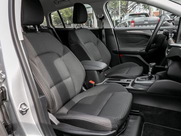 Ford Focus Turnier 1.0 Titanium Kamera Navi LED