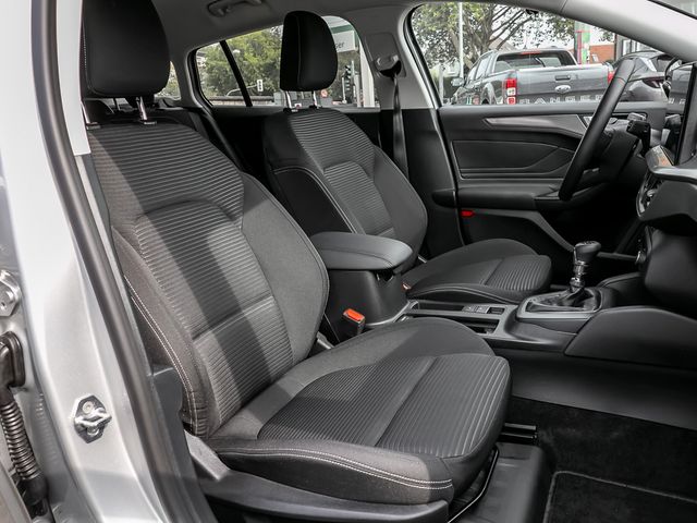 Ford Focus Turnier 1.0 Titanium Kamera Navi LED
