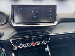 PEUGEOT 2008 STYLE HYBRID 145 e-DSC6 Navi LED Klima