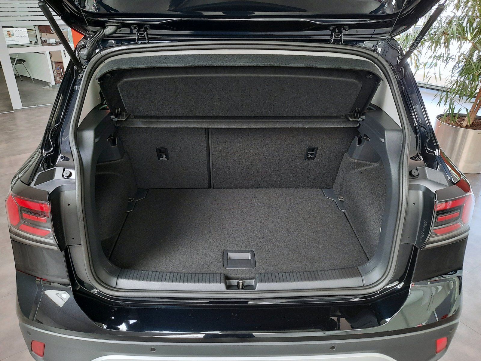 Fahrzeugabbildung Volkswagen T-Cross TSI Life *Navi*Cam*LED*PDC*Sitzhzg*AppC*