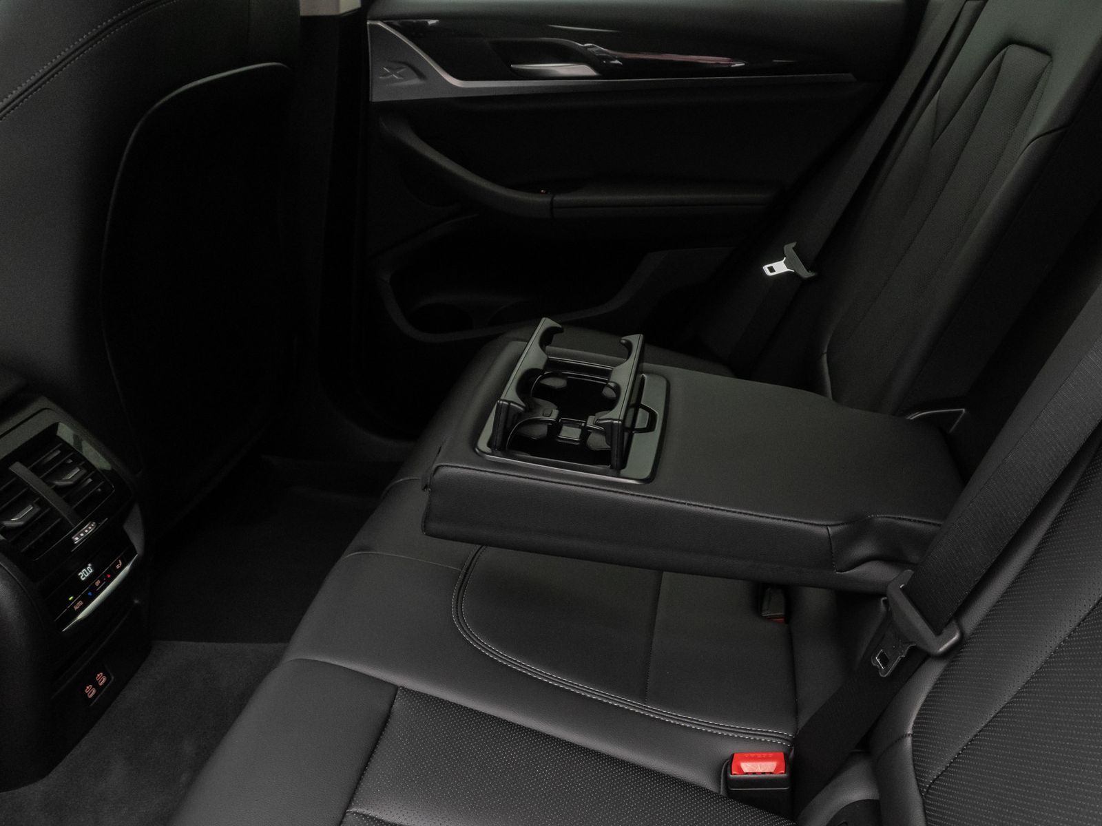 Fahrzeugabbildung BMW X3 xD30e Kamera DAB HiFi AHK Sportsitze 18Zoll