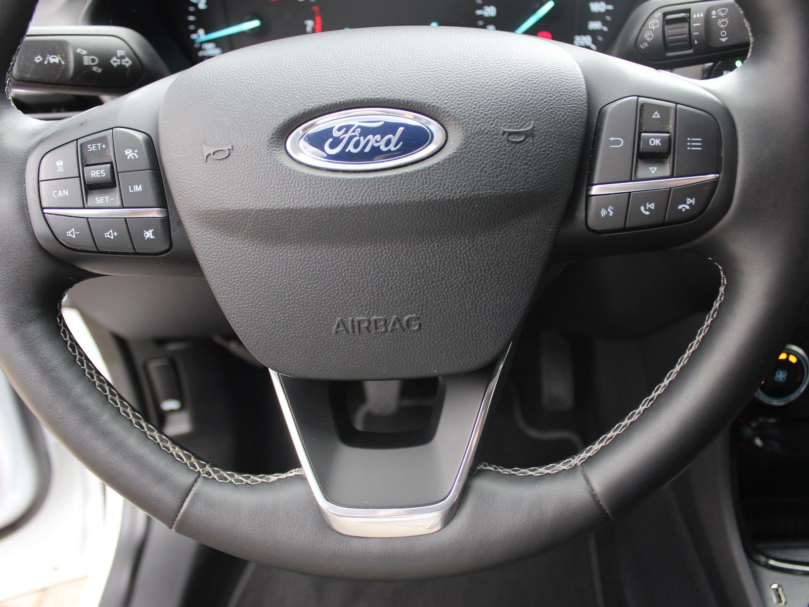 Fahrzeugabbildung Ford Puma Titanium X 1,0 EcoBoost Mild Hybrid