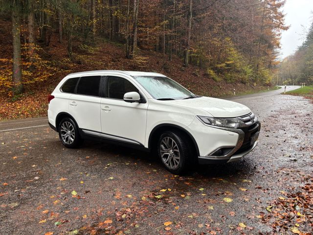 Mitsubishi Outlander 2.2 DI-D Diamant Edition+ 4WD Auto...