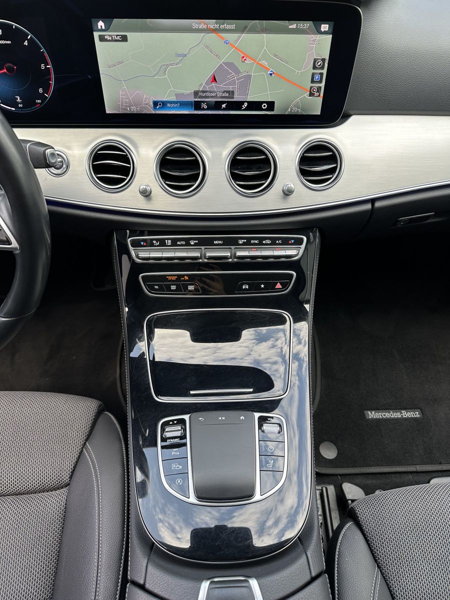 Fahrzeugabbildung Mercedes-Benz E 400d T Avantgarde 4Matic NAV+LED+KAM+19ZO+1HD