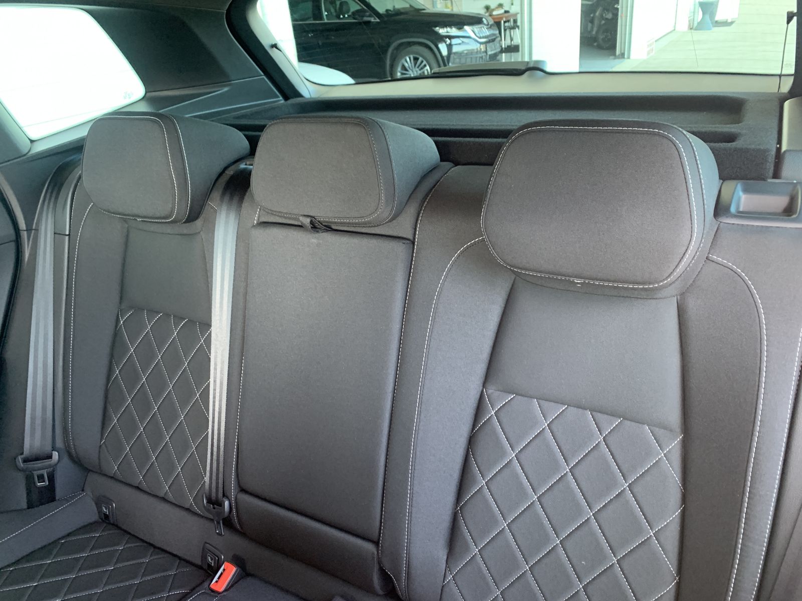 Fahrzeugabbildung SKODA Karoq 2.0 TDI*Sportline*4x4*AHK*LED*CANTON*ACC*