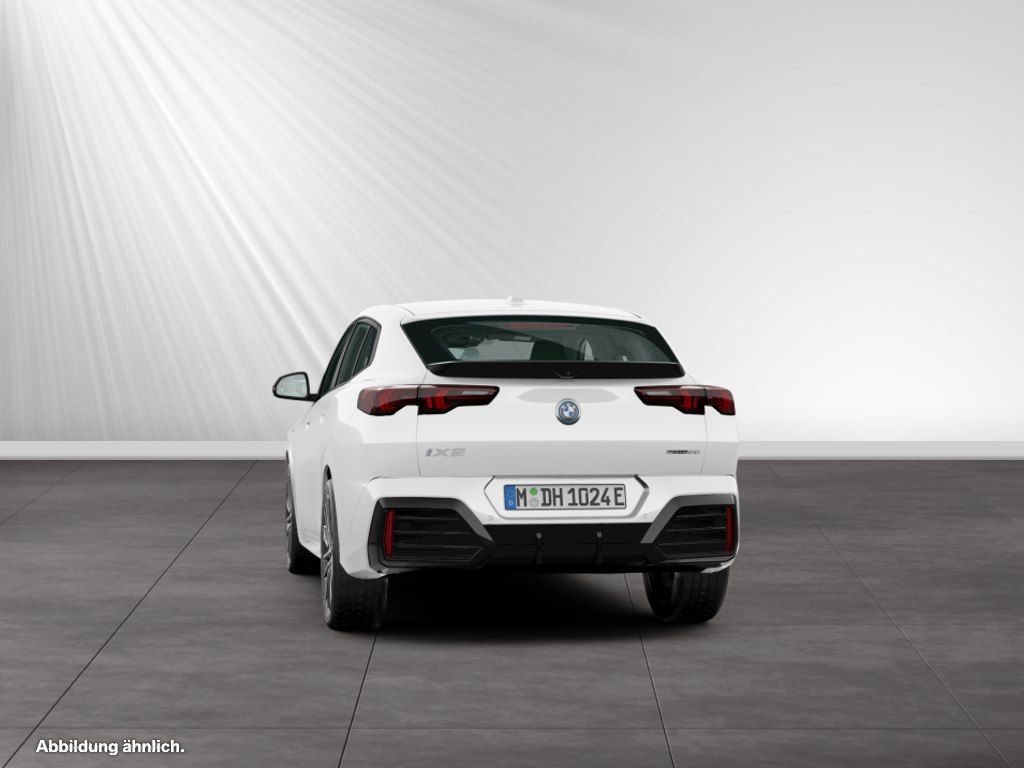 BMW iX2 - Bild 9