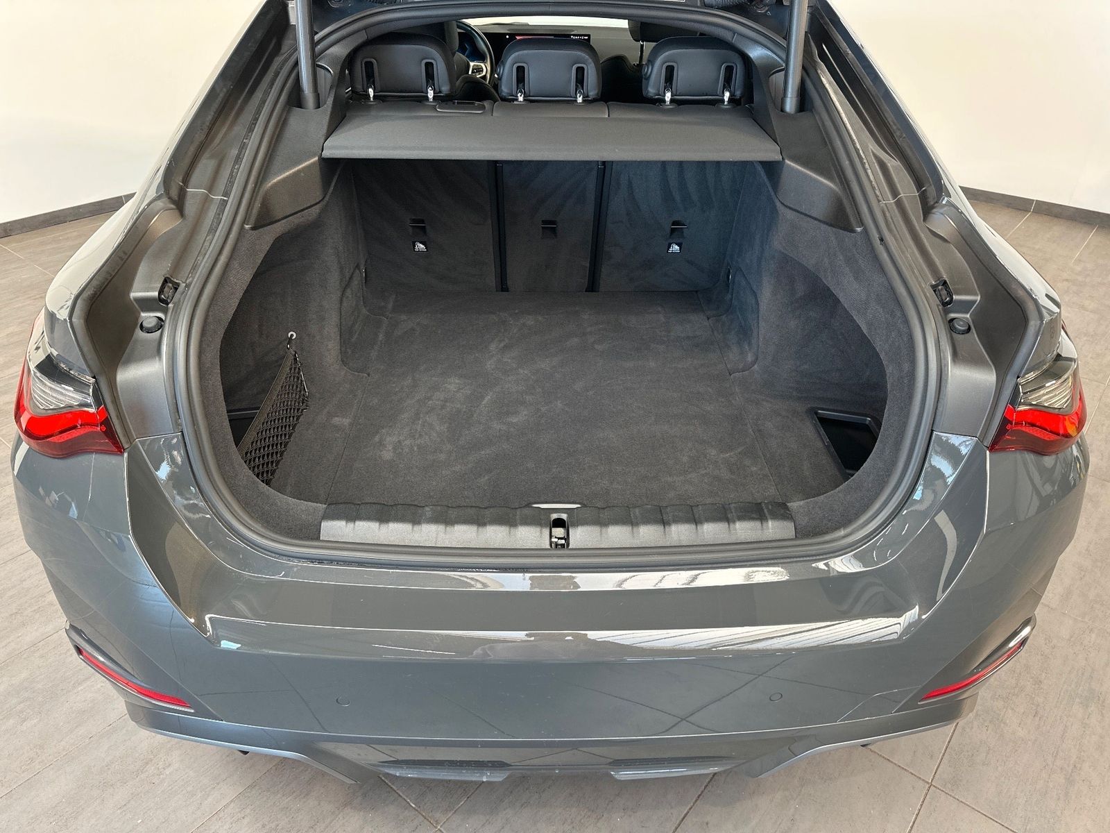 Fahrzeugabbildung BMW i4 eDrive40 Gran Coupe M-Sport NAV+LED+KAM+SHZ