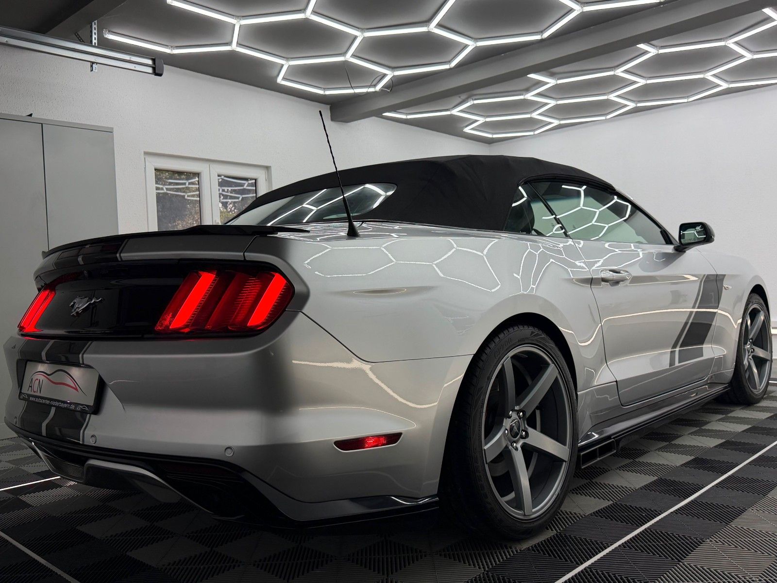 Fahrzeugabbildung Ford Mustang Cabrio 3.7 V6 Aut/SIDEPIPE/IDIVIDUAL/20*