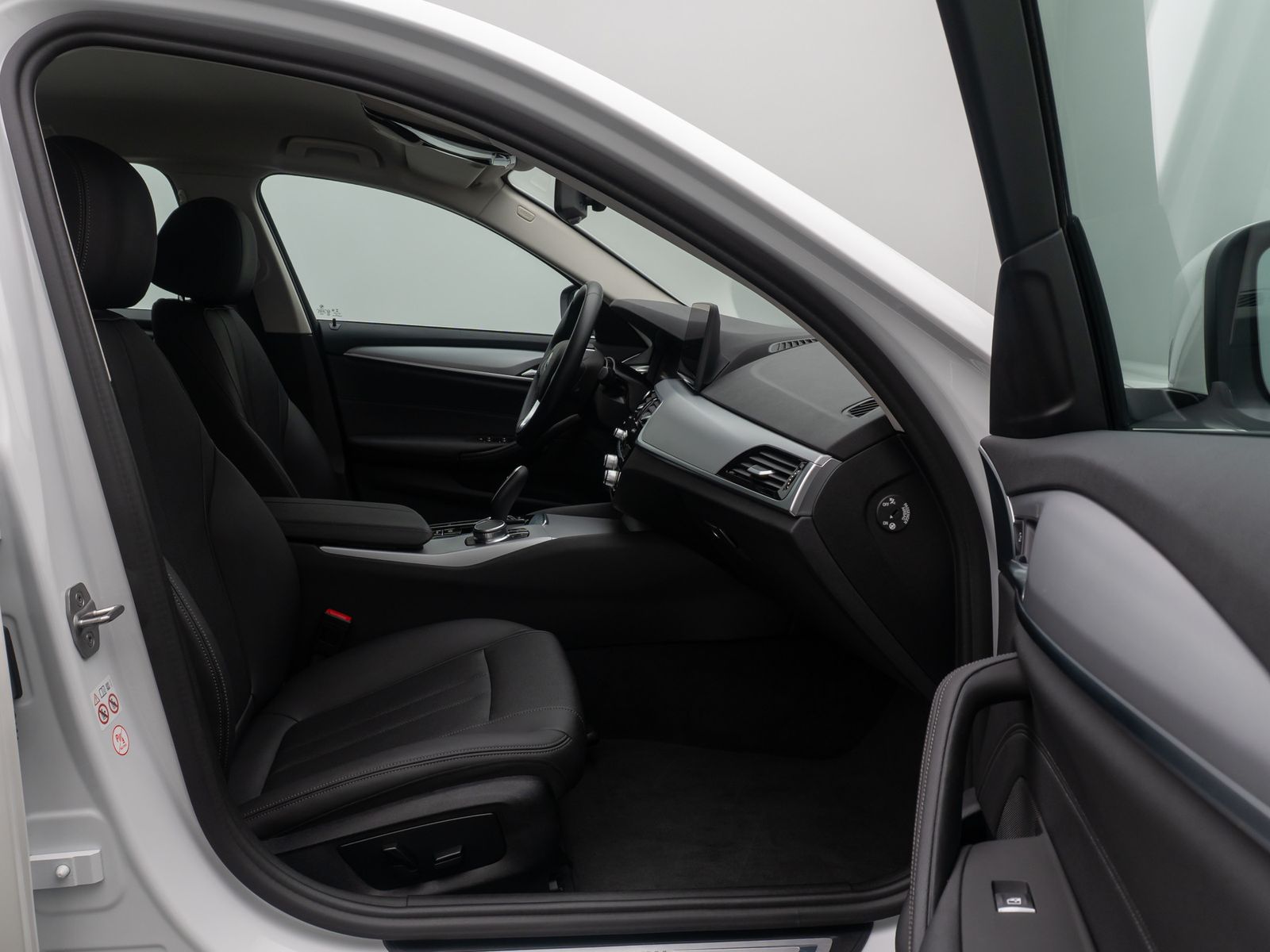 Fahrzeugabbildung BMW 520i DAB Alarm FernlichtAssis PDC GeschwindigReg