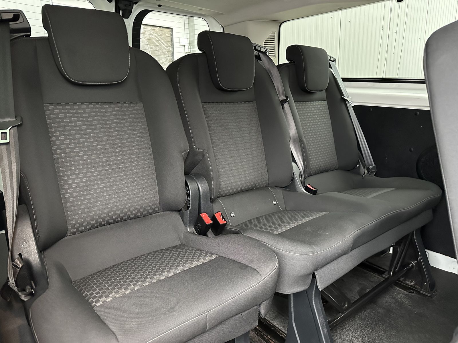 Fahrzeugabbildung Ford Transit Custom 320 L2 9-Sitzer NAV+KAMERA+ACC+SH
