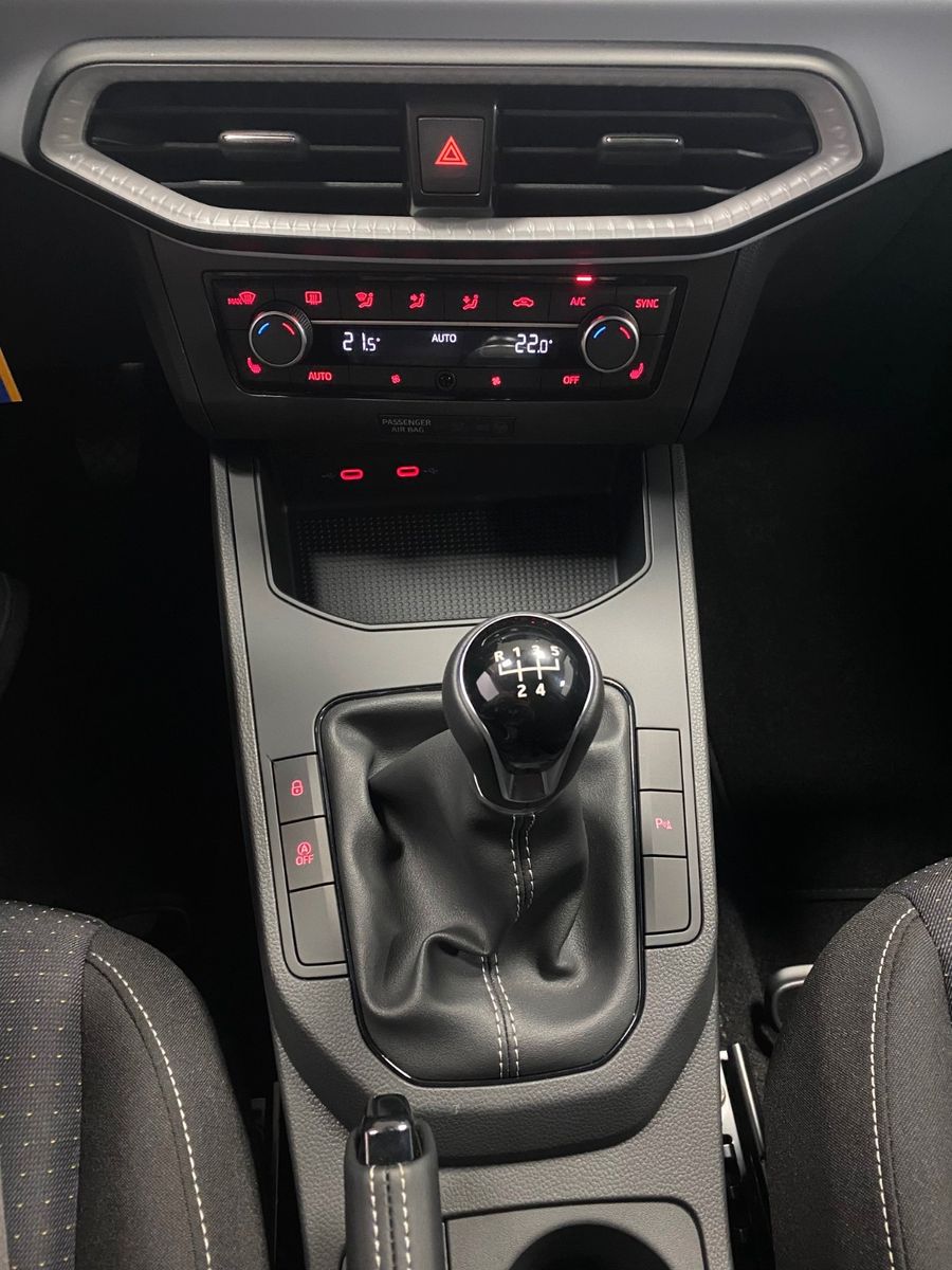 Fahrzeugabbildung SEAT Ibiza 1.0 TSI Style+5 Jah GARANTIE+KAMERA+PDC+BC