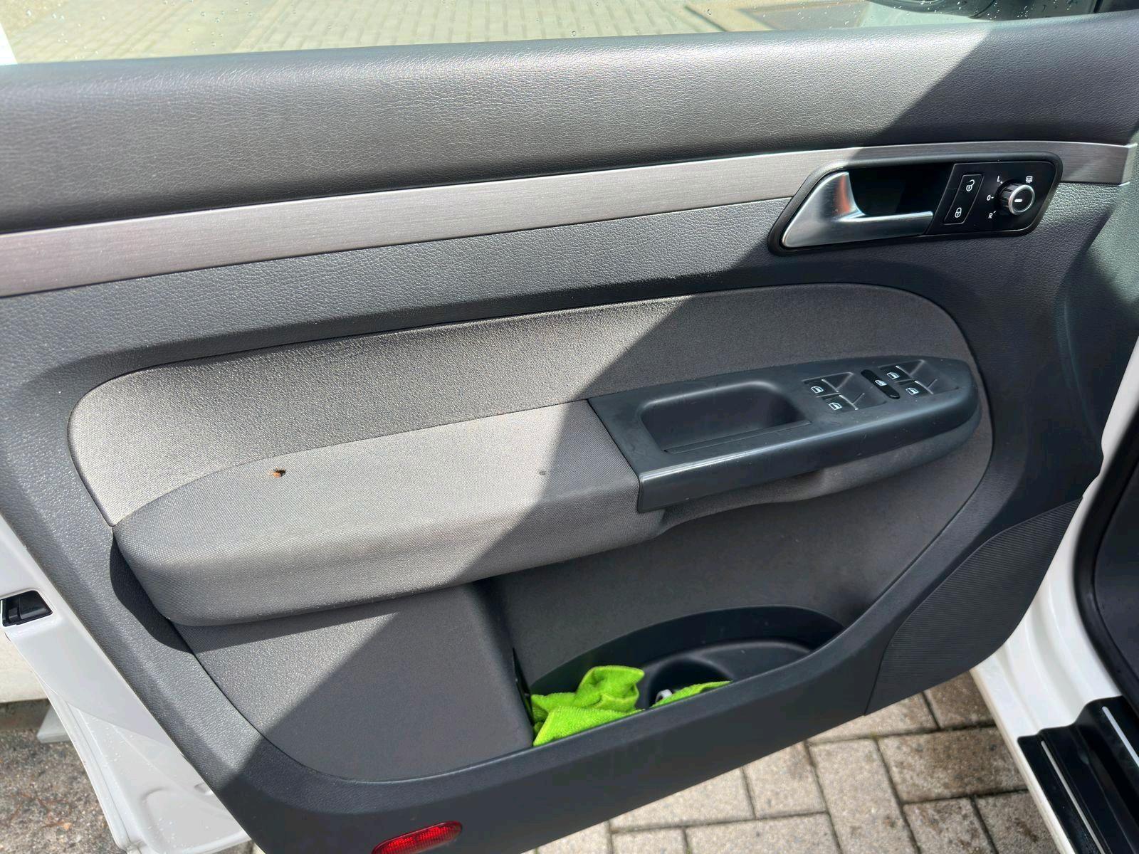 Volkswagen Touran 2013 — photo 14