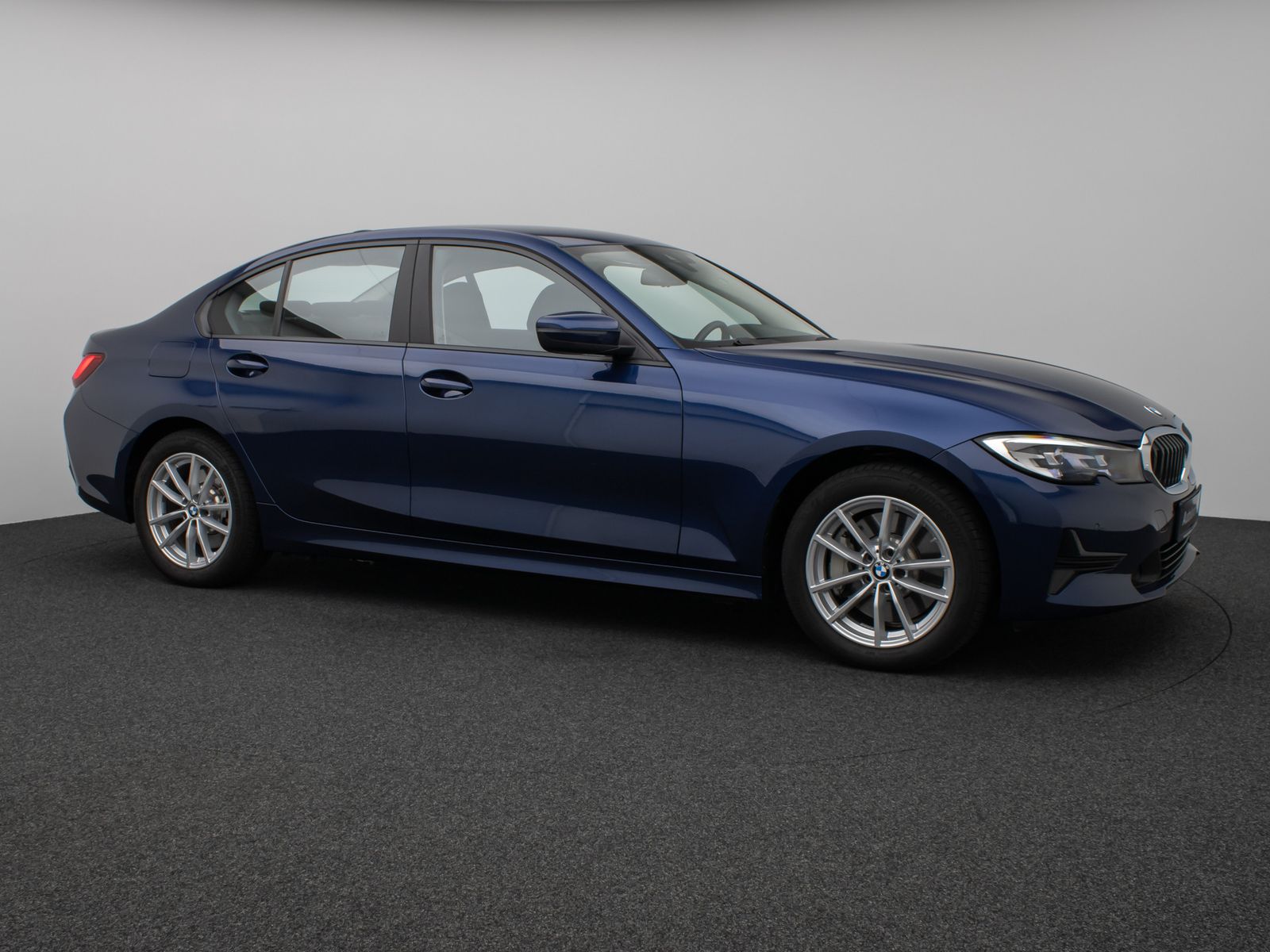 Fahrzeugabbildung BMW 330e  CockPitPro PDC Alarm Geschwindigkeitsreg