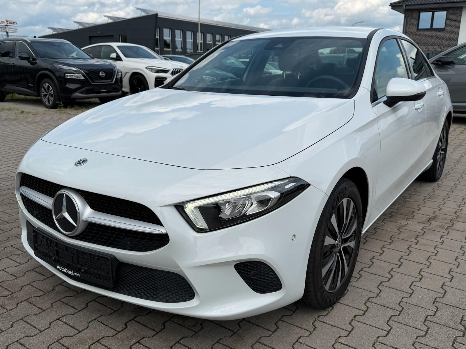 Mercedes-Benz A 250e Plug in hybrid * Camera * Leder
