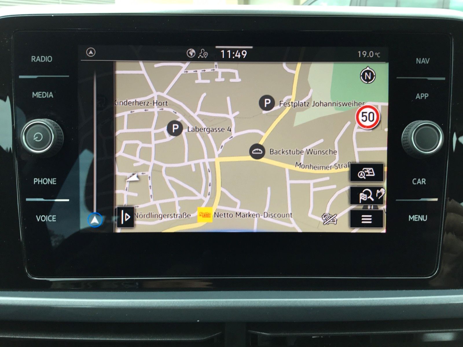 Fahrzeugabbildung Volkswagen T-Roc 1.5 TSI DSG Style+AHK+MatrixLED+ACC+Pano