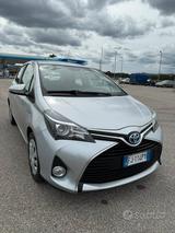Toyota yaris hybrid - Toyota Yaris mit Benzin-Antrieb: Limousine, Automatik