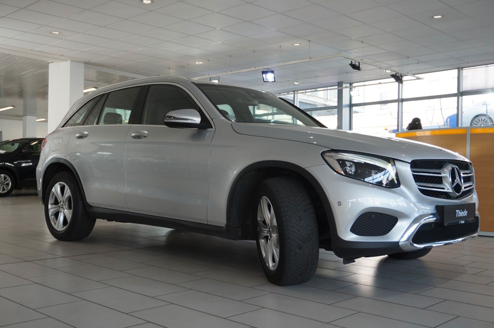 Fahrzeugabbildung Mercedes-Benz GLC 220D EXCLUSIVE 4MATIC NAVI/LED/KAMERA/SH/AHK