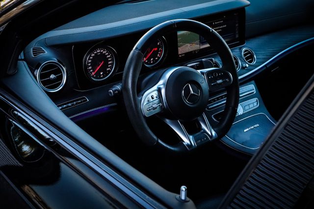 Fahrzeugabbildung Mercedes-Benz E63 AMG 4Matic AT Ambiente Garantie TOP Zustand
