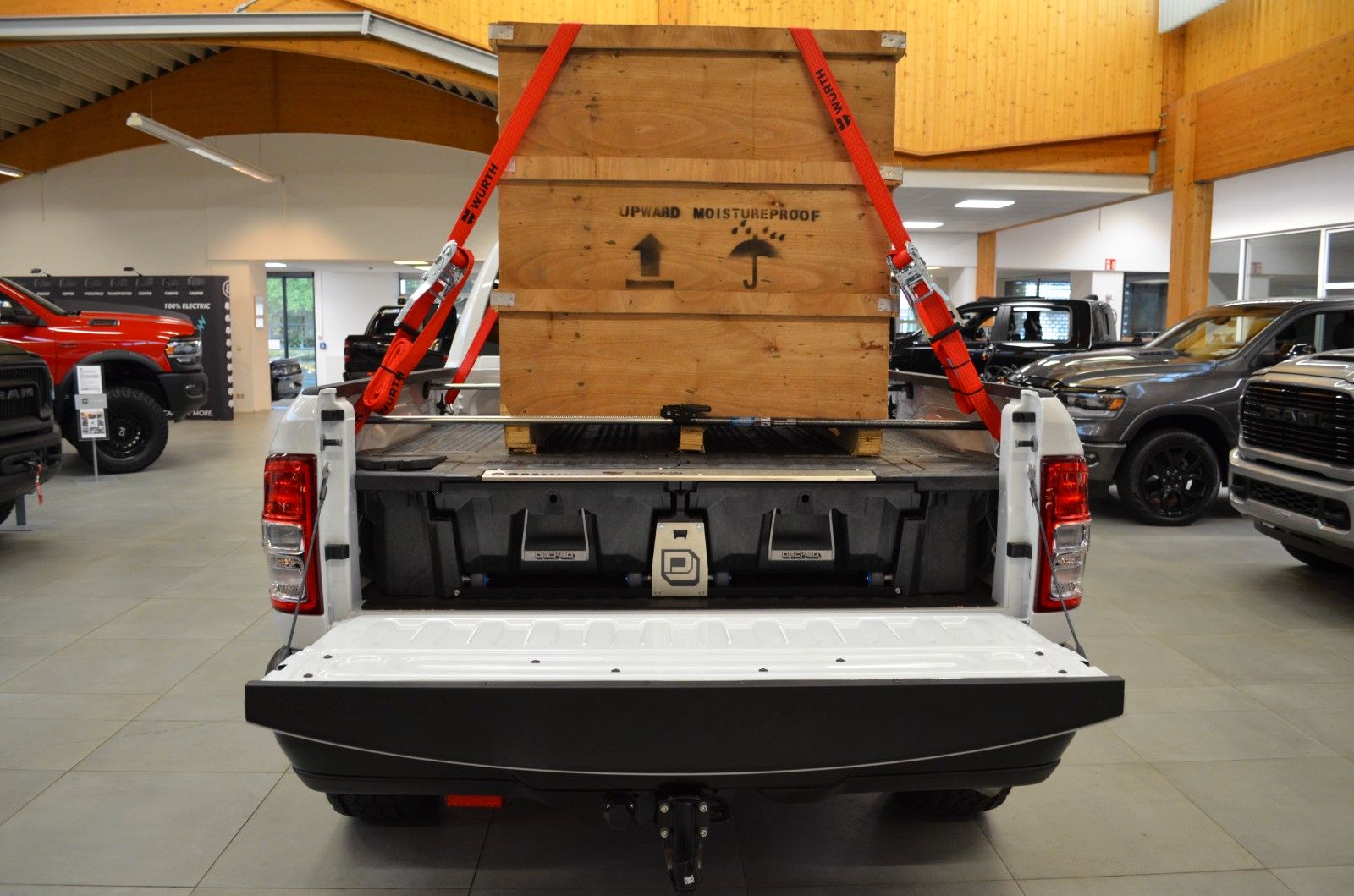 Fahrzeugabbildung Dodge RAM 2500 BLACK LINE CREW CAB 4X4 *Neuwagen*