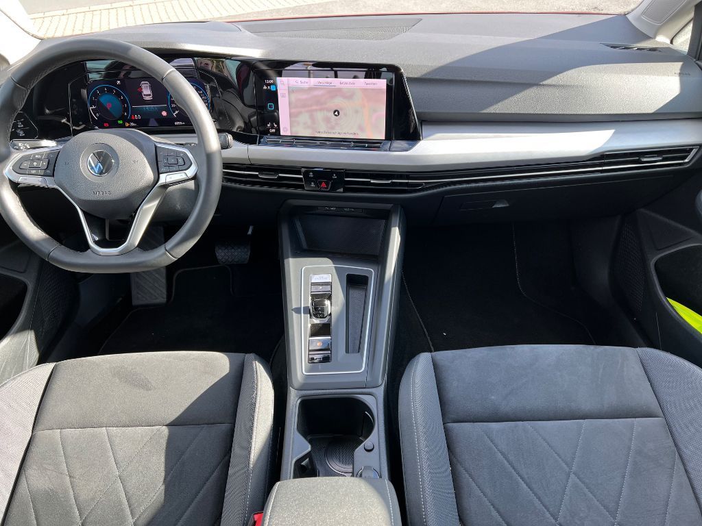 Fahrzeugabbildung Volkswagen Golf Variant 1.0 eTSI DSG Life AHZV Head Up LED+