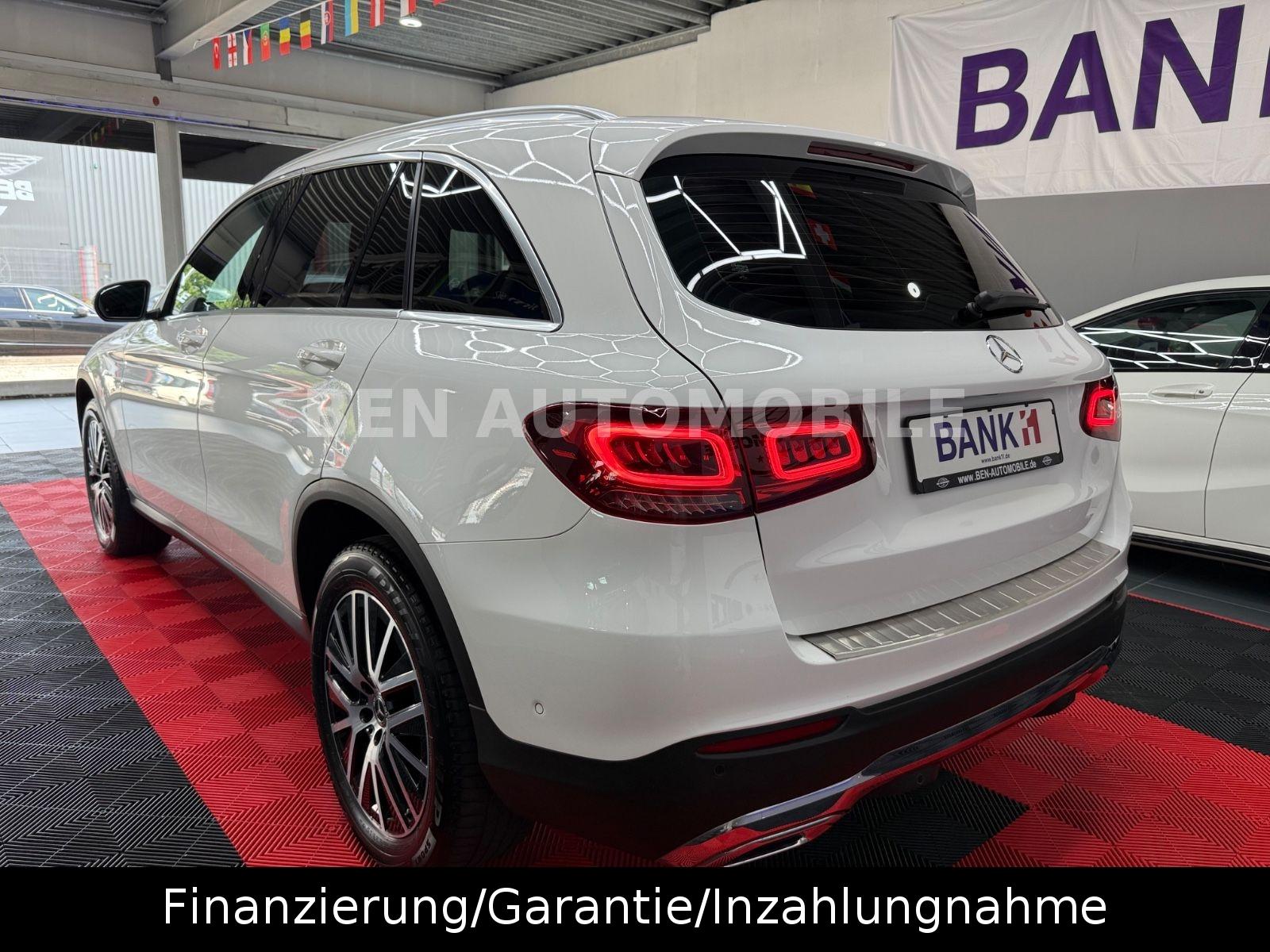 Mercedes-Benz GLC 300d 4Matic PANO+LED+RFK+AHK