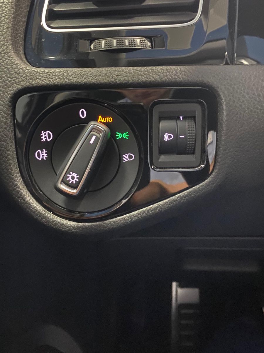 Fahrzeugabbildung Volkswagen Golf 2.0 TDI Allstar BMT KLIMA+PDC+NAVI+SITZHEIZ