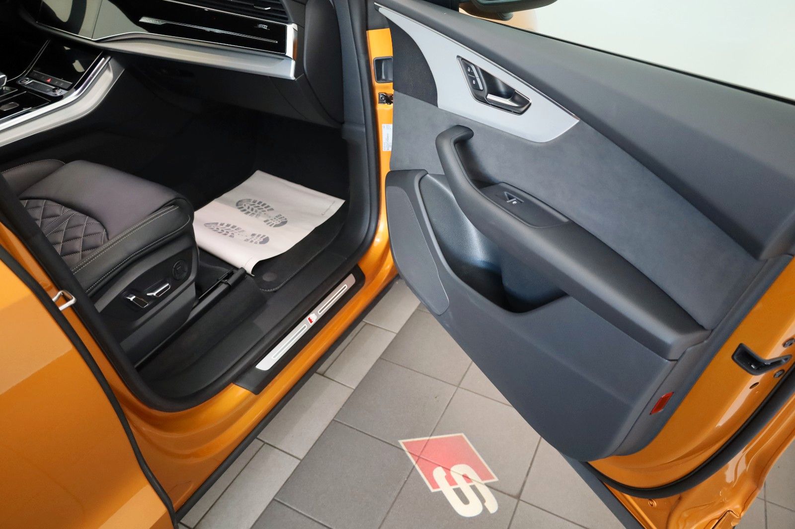 Fahrzeugabbildung Audi Q8 60 TFSI e quattro,S Line,Matrix, CarPlay, 21"