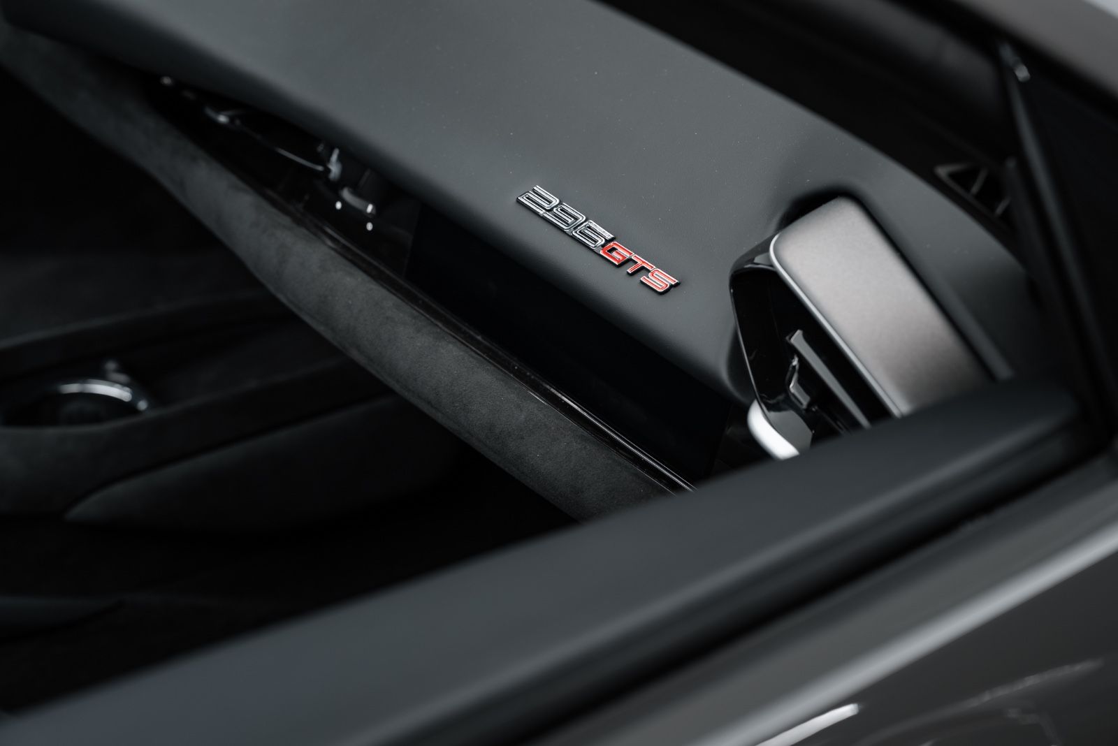 Fahrzeugabbildung Ferrari 296 GTS RACING SEATS/LIFT/CARBON/SCUDERIA