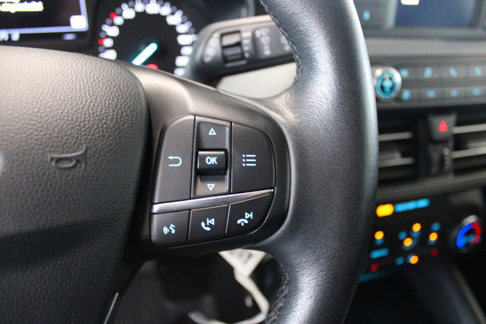 Fahrzeugabbildung Ford Focus Trend Turnier KLIMA AHK WinterPaket 1.Hd