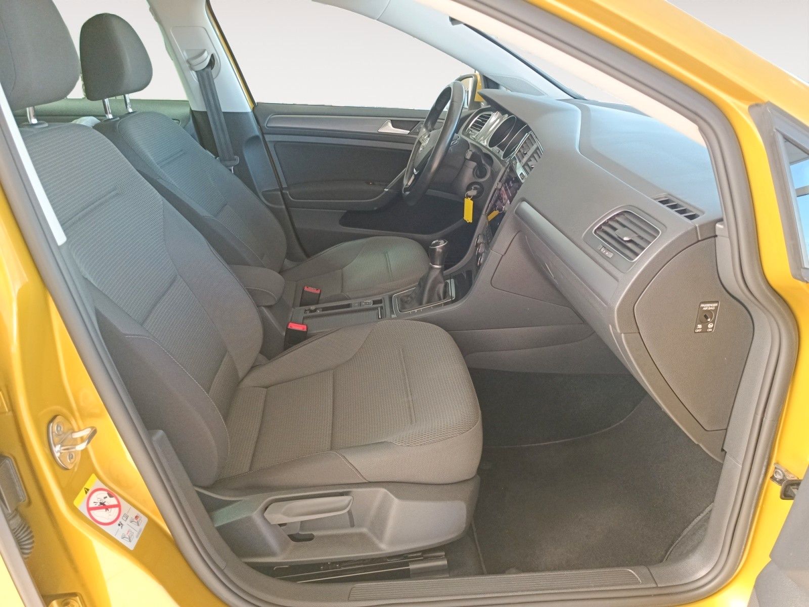 Fahrzeugabbildung Volkswagen Golf 1.0 TSI Comfortline *Navi*Winter*Klimaauto