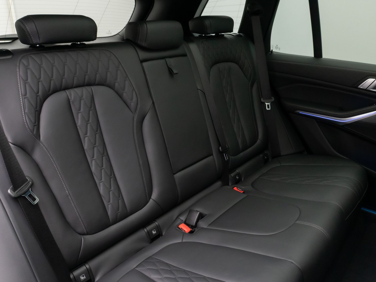 Fahrzeugabbildung BMW X5 xD40d M Sport Panorama Kamera HUD DAB Massage