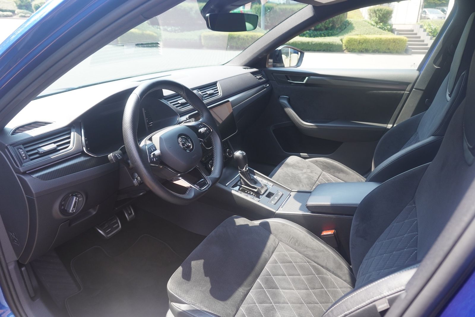Skoda Superb Combi 2.0TSI Sportline LED Navi ACC Leder foto 7