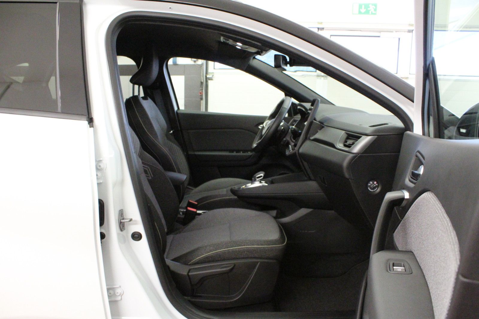 Fahrzeugabbildung Renault Captur Mild Hybrid 160 EDC Techno *Ganzjahresrei