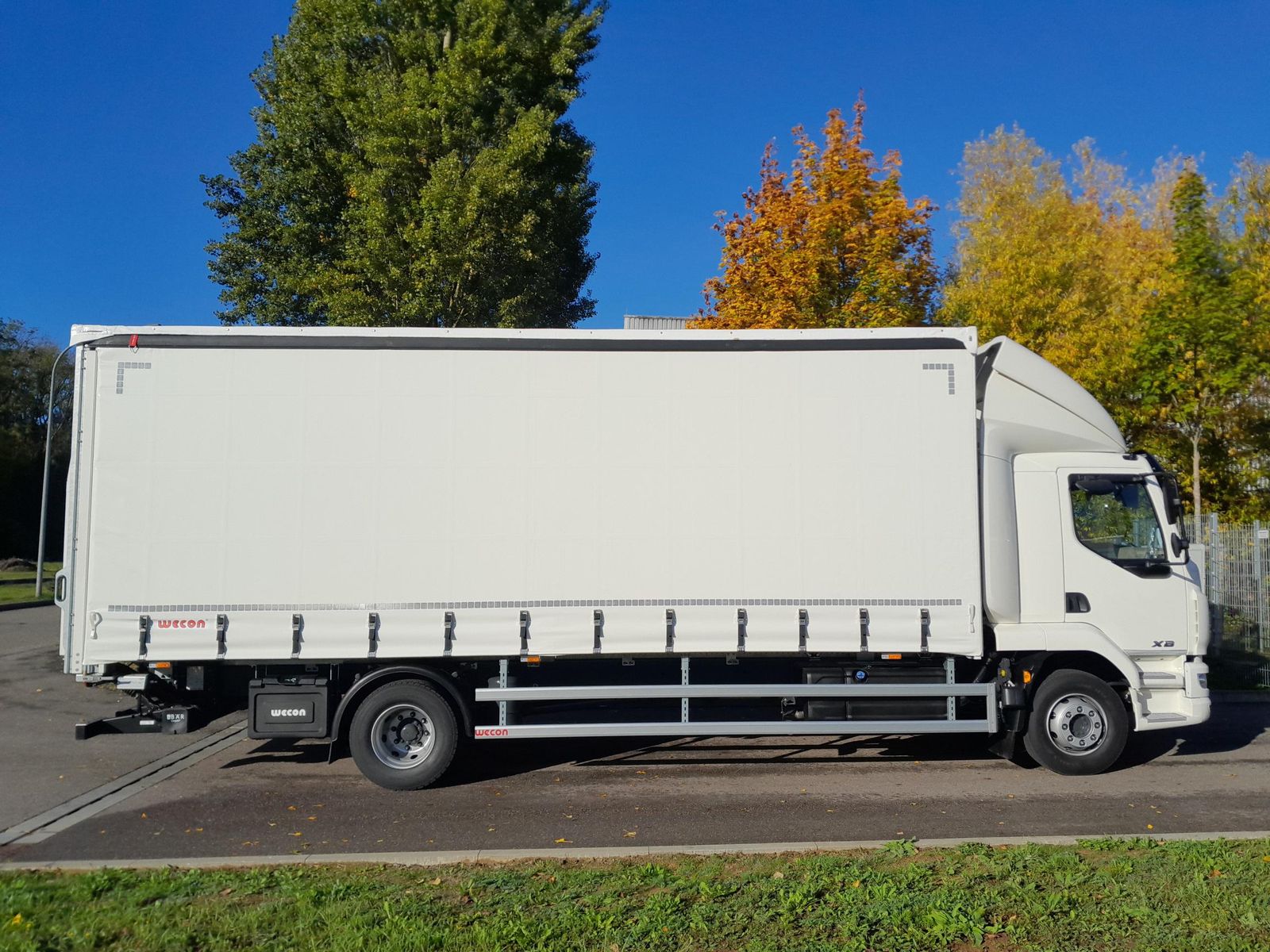 Fahrzeugabbildung DAF FA XB 290 16t Curtainsider Wecon