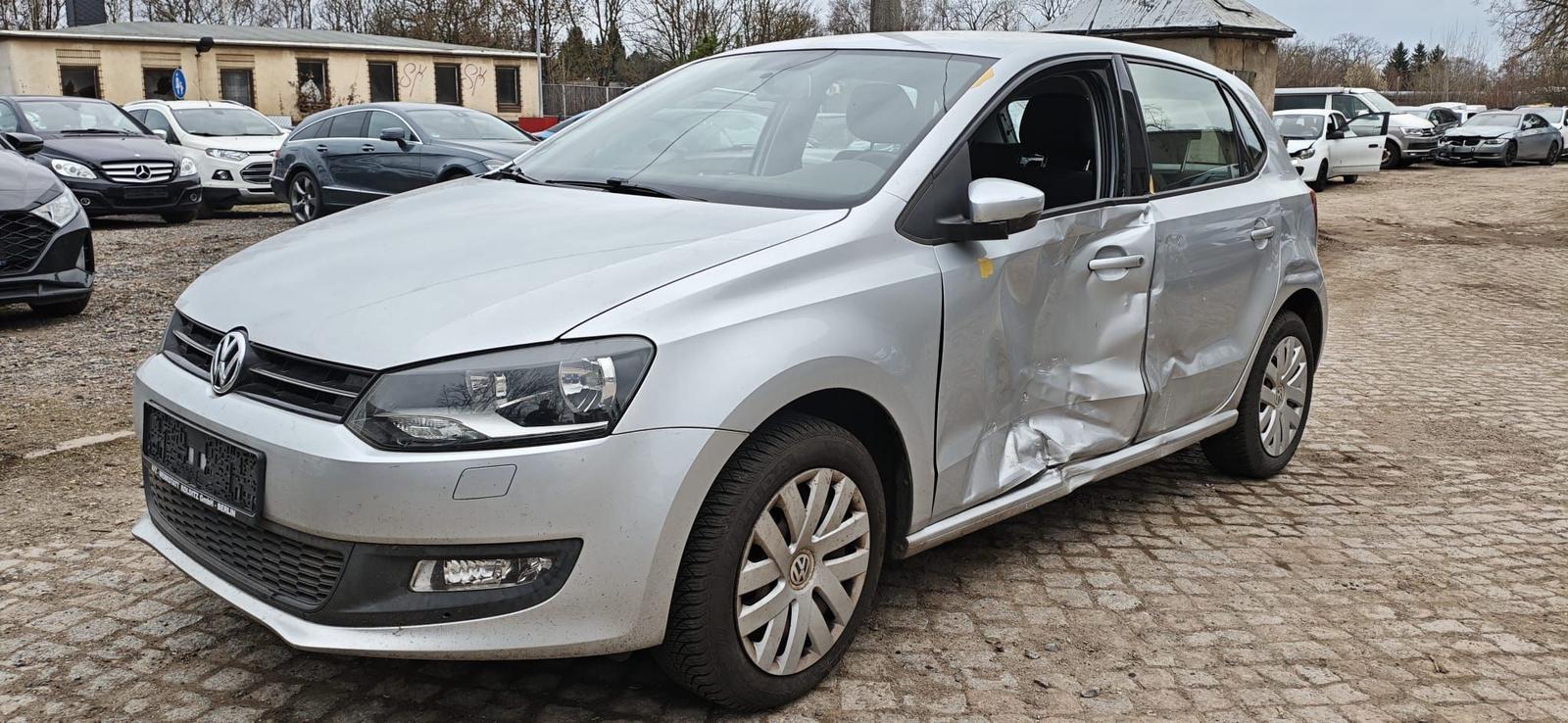 Volkswagen Polo Comfortline 1.2 12V startet fährt