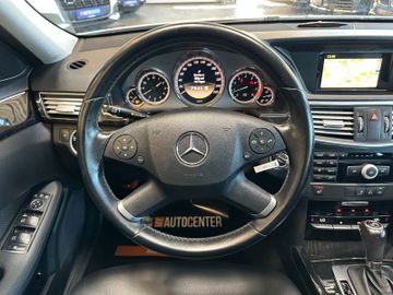 MYAUTOCENTER – Gebraucht- und Jahreswagen mit Werkstattservice in Pfaffenhofen Mercedes-Benz E 200 *AHK*Abstandstempo*Teilleder*Szhz*