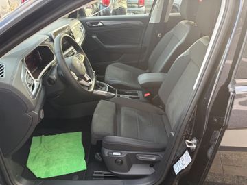 Fahrzeugabbildung Volkswagen T-Roc 1.5 TSI Style DSG AHK Navi Matrix