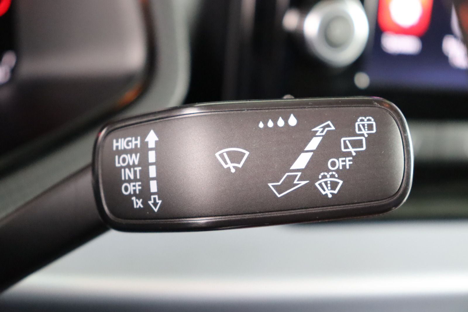 Fahrzeugabbildung SEAT Arona FR DSG * LED * Alcantara * PDC