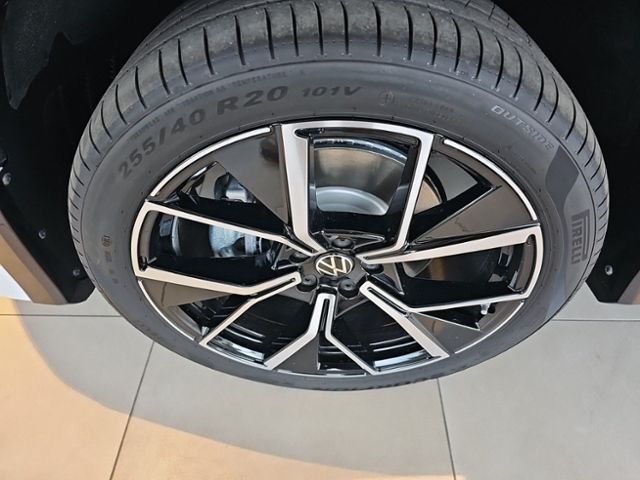 Fahrzeugabbildung Volkswagen Tayron 2.0 TDI DSG 4MOTION R-LINE HUD PANO STHZG