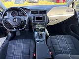 Volkswagen Golf VII Lounge BMT Navi*PDC*Temp*Carplay*StHZ - Cars in München