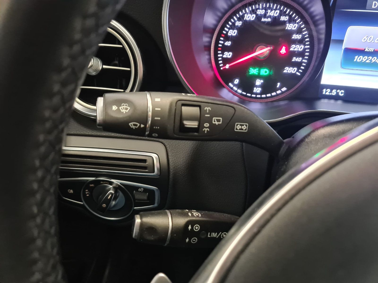 Fahrzeugabbildung Mercedes-Benz C 250 T / AMG / NAVI / LEDER / PANORAMADACH