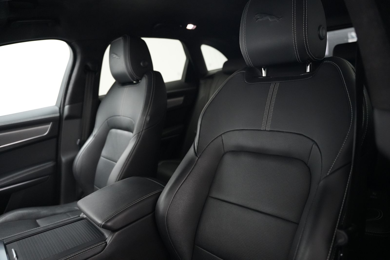 Fahrzeugabbildung Jaguar F-PACE R-Dynamic S *Meridian*Ambiente*Alcantara