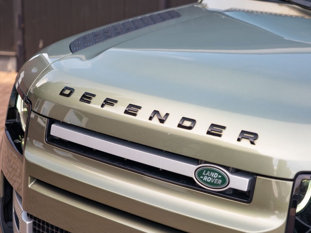Land Rover Defender 3.0 D200 110 Comm Aut X-Dynamic S imagem 3