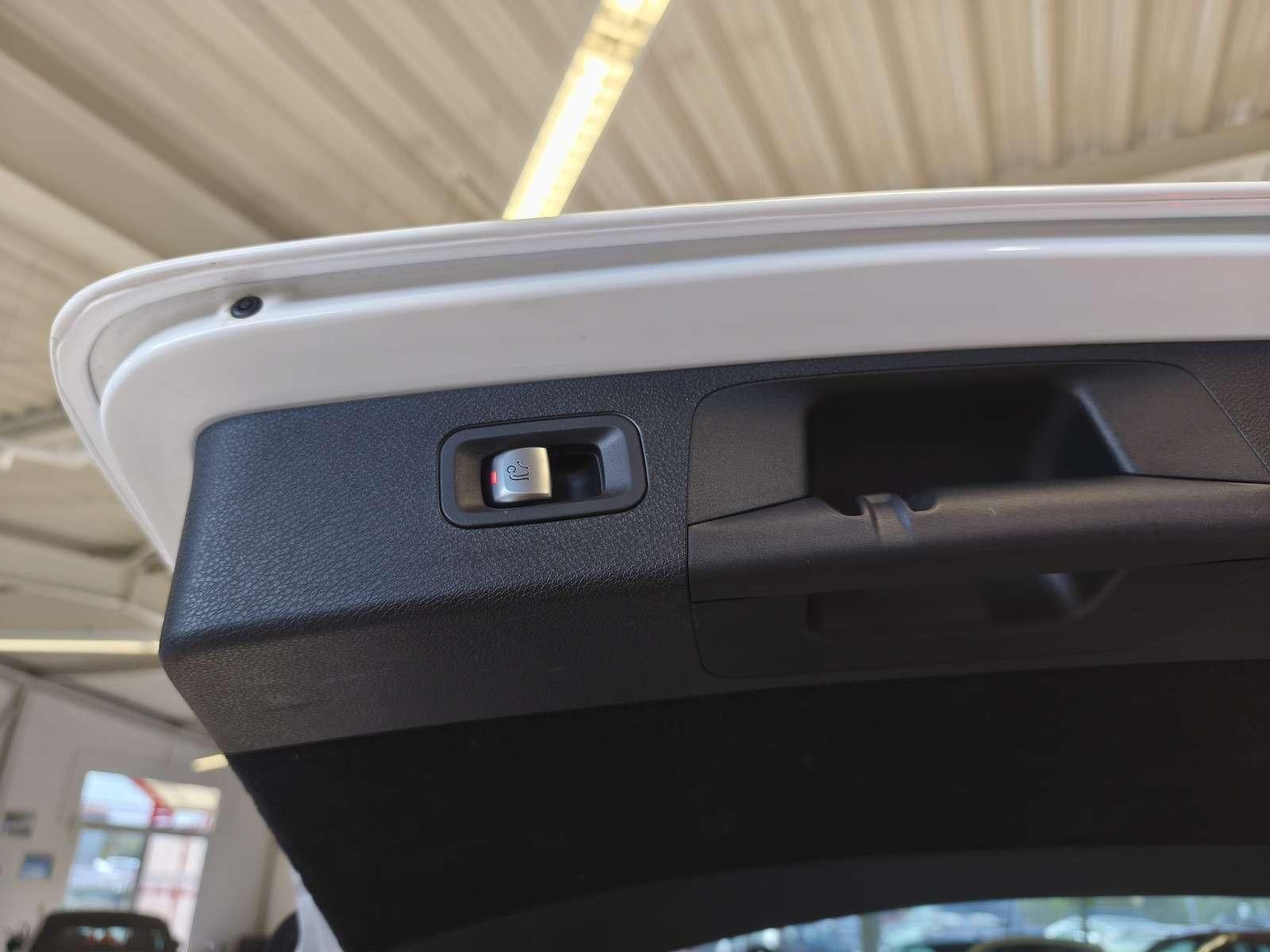 Fahrzeugabbildung Mercedes-Benz 300d AMG Line/Navi/S-Dach/Spur/DAB/Ahk 180 kW...