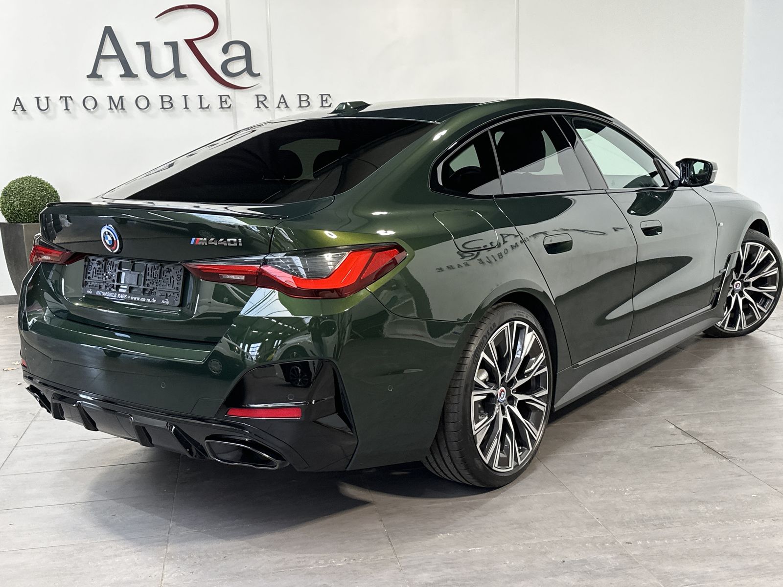 Fahrzeugabbildung BMW M440i xDrive NAV+LASER+HEAD-UP+GLASDACH+360°+ACC